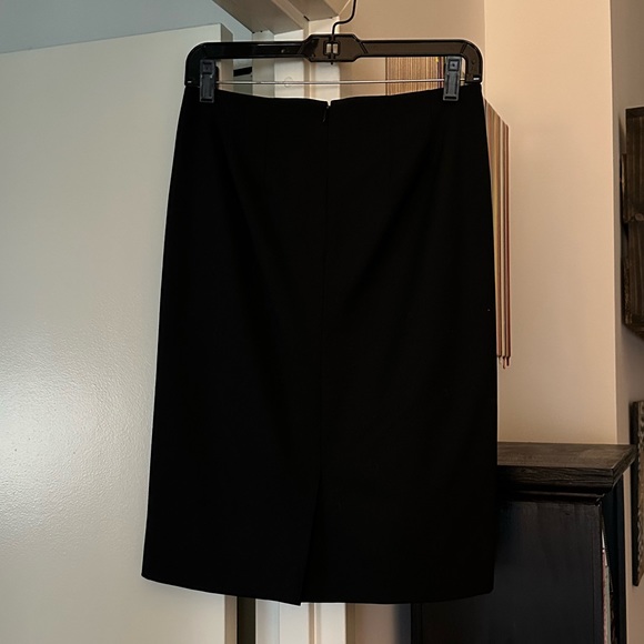 NWT Theory Pencil Skirt, Size 2 - Picture 2 of 3